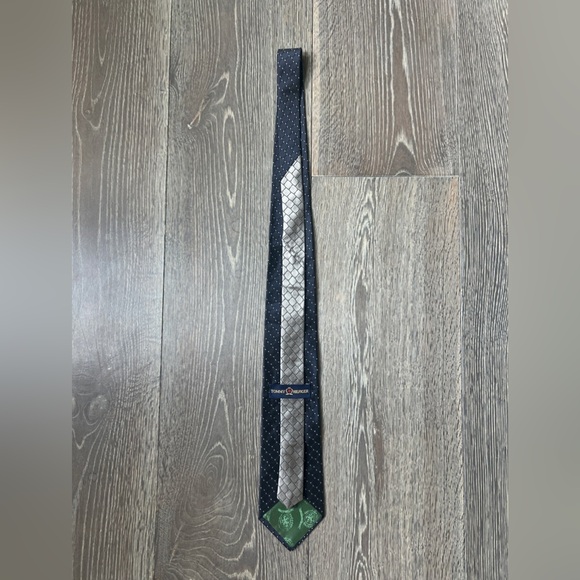 Tommy Hilfiger 100% Silk Navy with white polka dot men’s tie - Picture 4 of 7